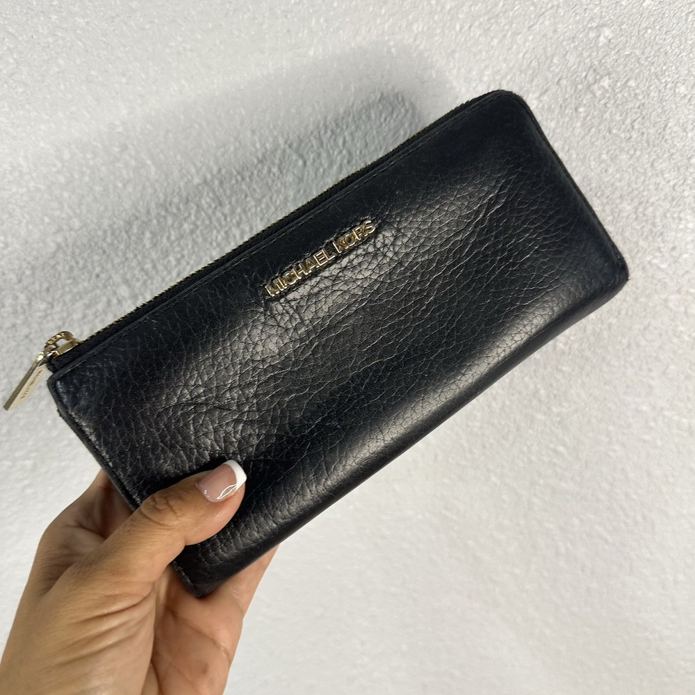 Michael Kors VGT Wallet Ladies Black Textured Leather Gold Tone all Around Zip
